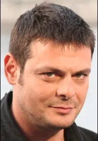 영화배우인 레무스 시크사이의 대표 이미지