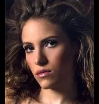 영화배우인 야라 펠지그의 대표 이미지