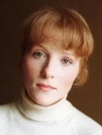 영화배우인 폴리나 쿠테포바의 대표 이미지