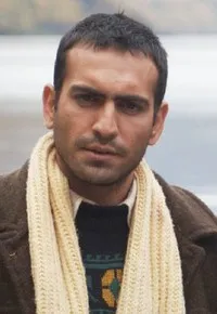 영화배우인 부그라 귈소이의 대표 이미지