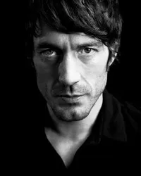 영화배우인 톰 미튼의 대표 이미지