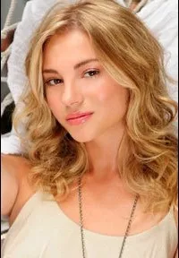 영화배우, 가수인 앨리 고니노의 대표 이미지