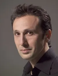 영화배우인 레노스 하라람비디스의 대표 이미지