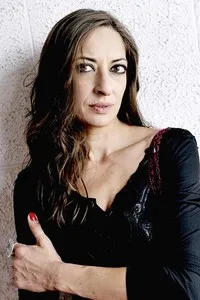 영화배우인 울라 타바리의 대표 이미지