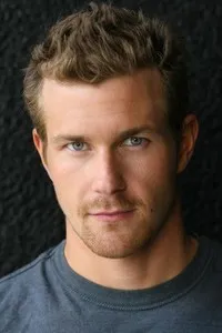 영화배우인 조쉬 켈리의 대표 이미지