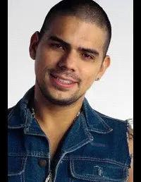 영화배우인 알레한드로 아길라르의 대표 이미지