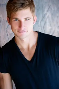 영화배우인 저스틴 딜리의 대표 이미지