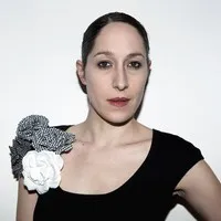 영화배우인 코라 카르보우니의 대표 이미지