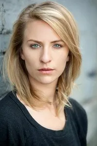 영화배우인 믹키 섬너의 대표 이미지