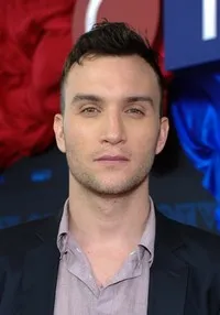 영화배우인 아리 밀런의 대표 이미지