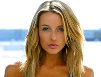 영화배우인 사라 듀몬트의 대표 이미지