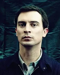 영화배우인 니콜라스 투치의 대표 이미지