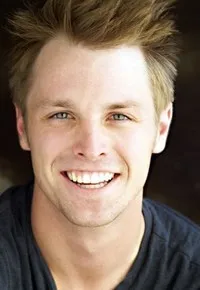 영화배우인 브랜든 헤이트캠프의 대표 이미지