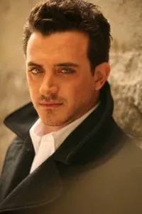 영화배우인 앤소니 보나벤투라의 대표 이미지