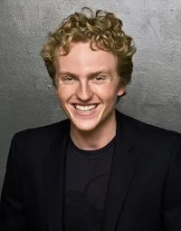 영화배우인 맥스 토플린의 대표 이미지