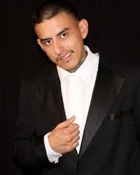 영화배우인 리처드 카브랄의 대표 이미지