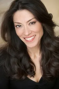 영화배우인 리즈 버넷의 대표 이미지