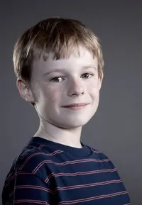 영화배우인 카일 캐틀렛의 대표 이미지