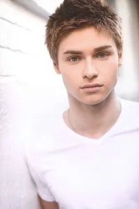 영화배우인 키넌 트레이시의 대표 이미지