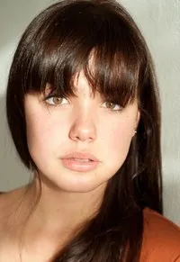 영화배우인 아베이 후스의 대표 이미지