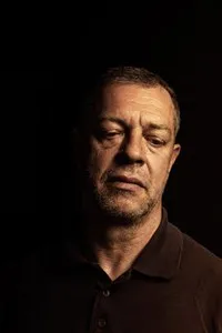 영화배우인 야니스 트소르테키스의 대표 이미지