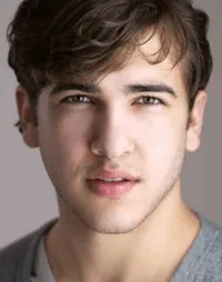 영화배우인 아론 사우터의 대표 이미지