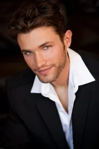 영화배우인 에릭 칼레로의 대표 이미지