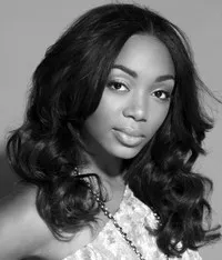 영화배우인 자라 에이브러햄스의 대표 이미지