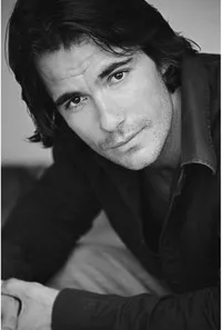 영화배우인 쿠엔틴 존스의 대표 이미지