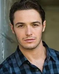 영화배우인 아론 딘 아이젠버그의 대표 이미지