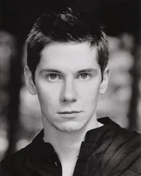 영화배우인 칼 데이비스의 대표 이미지