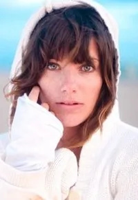 영화배우인 데빈 켈리의 대표 이미지