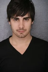 영화배우인 토미 사바스의 대표 이미지