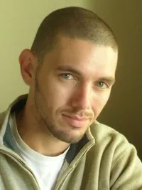 영화배우인 에드워드 거스츠의 대표 이미지