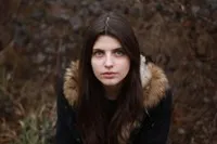 영화배우인 사라 쿨로드의 대표 이미지