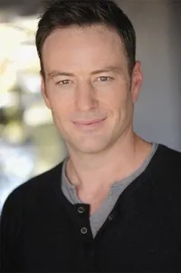 영화배우인 대니얼 볼의 대표 이미지