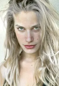 영화배우인 테아 팔코의 대표 이미지