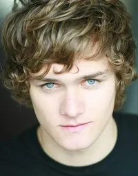 영화배우인 핀 존스의 대표 이미지