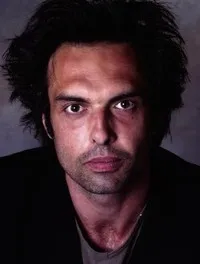 영화배우인 니콜라스 부쇼의 대표 이미지