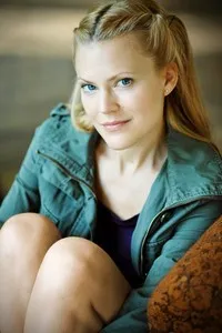 배우인 노에미 베세데스의 대표 이미지