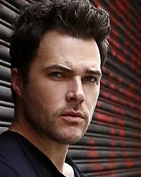 영화배우인 라이언 둠의 대표 이미지