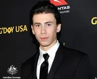 영화배우인 오웬 티그의 대표 이미지