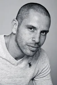 영화배우인 메디 사둔의 대표 이미지