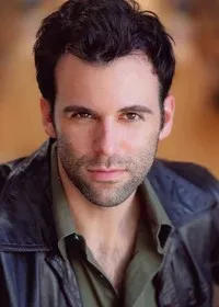 영화배우인 폴 콘웨이의 대표 이미지