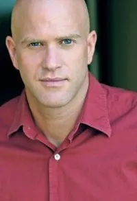 영화배우인 브루노 건의 대표 이미지