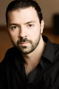 영화배우인 마니 솔레이만루의 대표 이미지