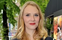 영화배우인 옐카 판 하우텐의 대표 이미지