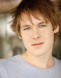 영화배우인 알렉스 윌리엄스의 대표 이미지