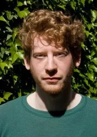 영화배우인 토메르 파브리키의 대표 이미지