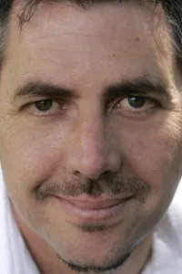 시나리오작가인 크레이그 프라이먼드의 대표 이미지